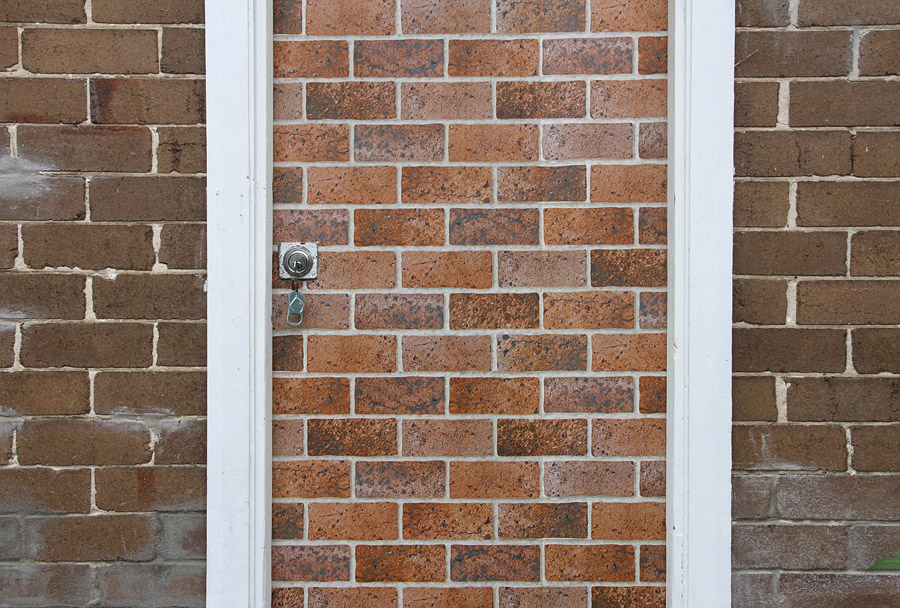 Jane Polkinghorne: "I'm a Brick House", 2013, wallpaper on wooden door