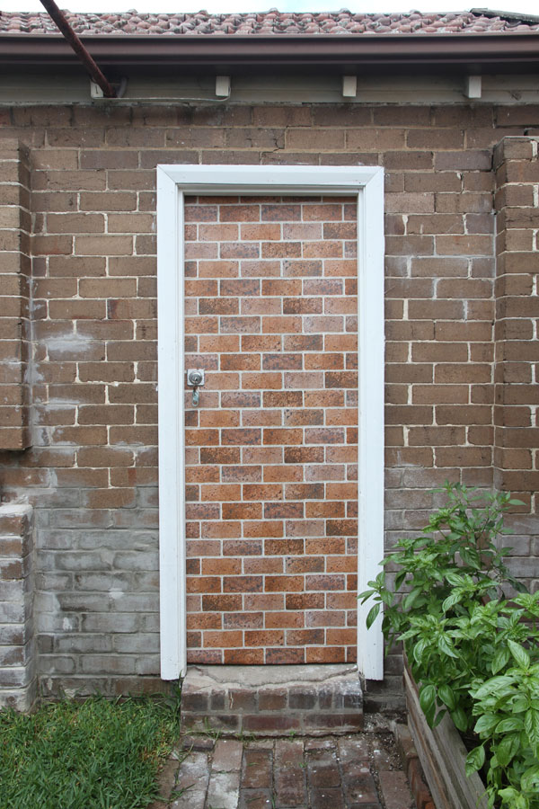 Jane Polkinghorne: "I'm a Brick House", 2013, wallpaper on wooden door