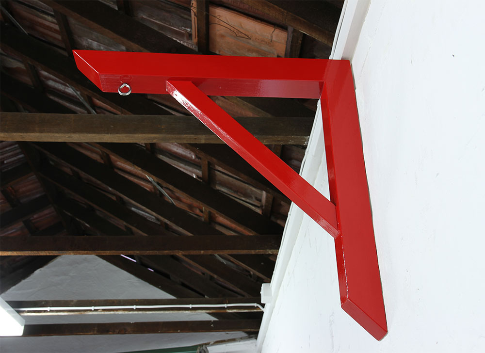 Alex Gawronski: Right Angle (2013). Timber, enamel, stainless steel. 65 x 65 x 7 cm