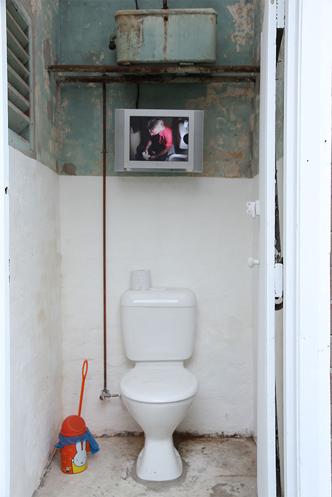 Scott Donovan and Carla Cescon: Manifesto (2009), Video