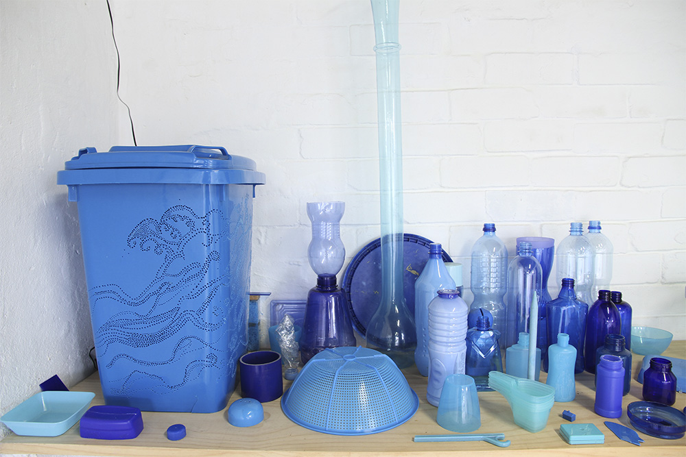 Sarah goffman: Blues and Greens 2014. plastic, size variable, detail