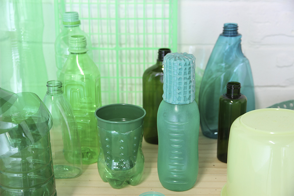 Sarah goffman: Blues and Greens 2014. plastic, size variable, detail