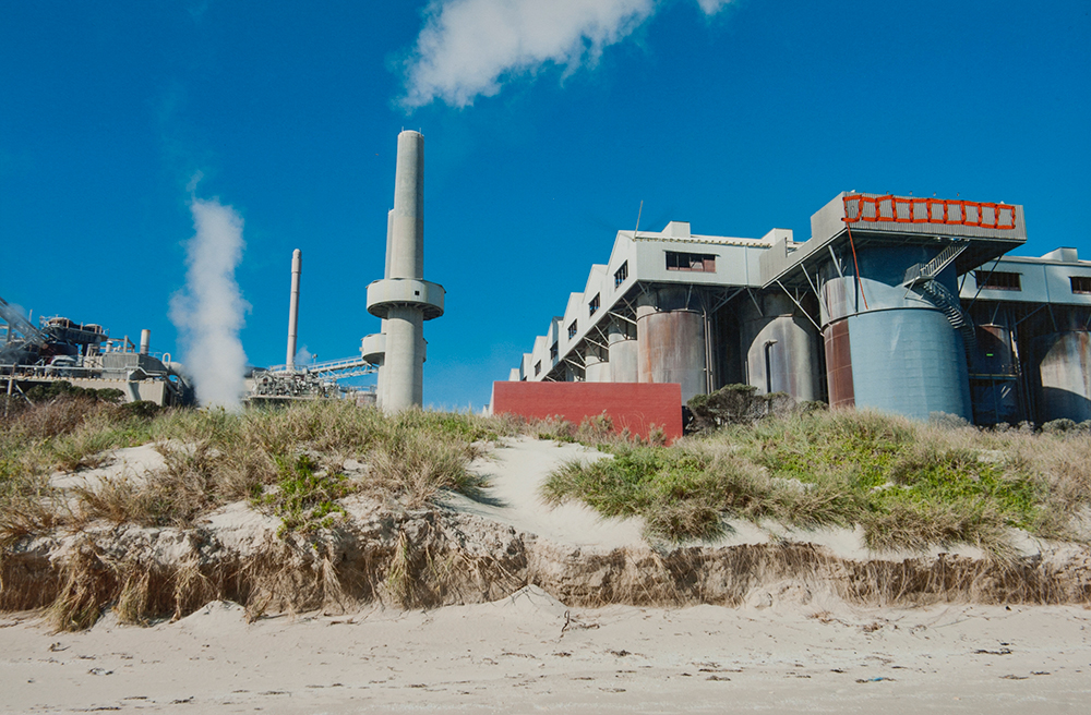 Justin Trendall: Hunger, 2014. Archival digital print and cotton. 18 x 27cm