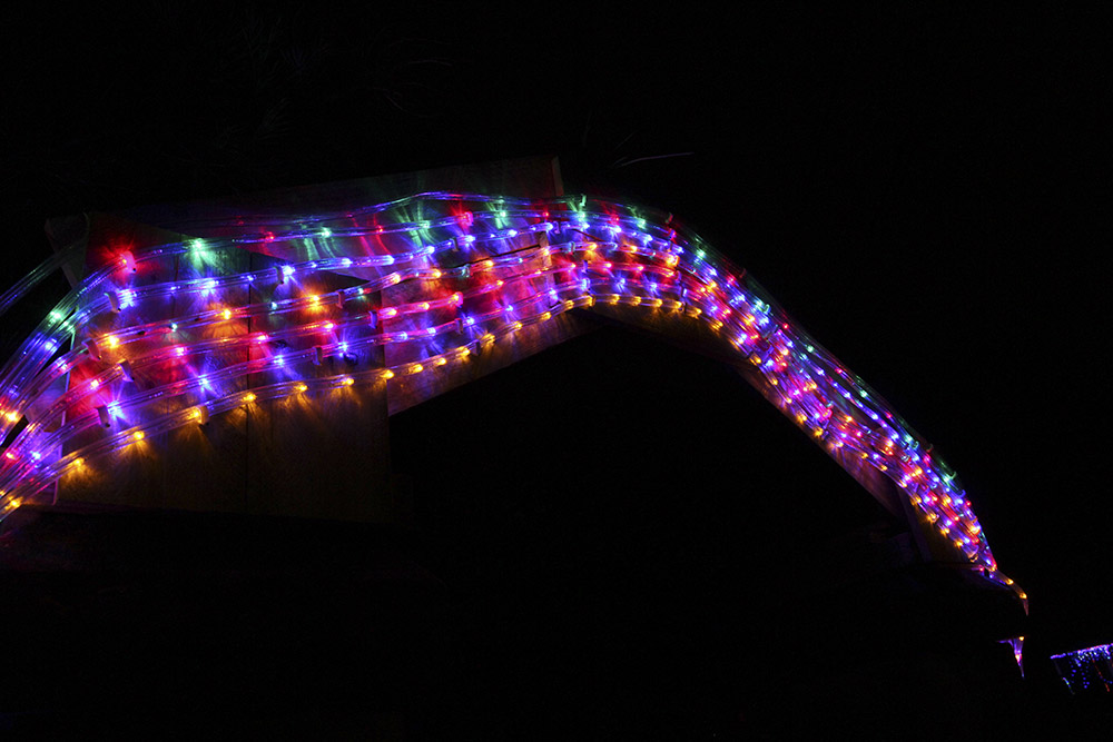 Jane Polkinghorne "Light Wig", 2014. Ropelight, wood