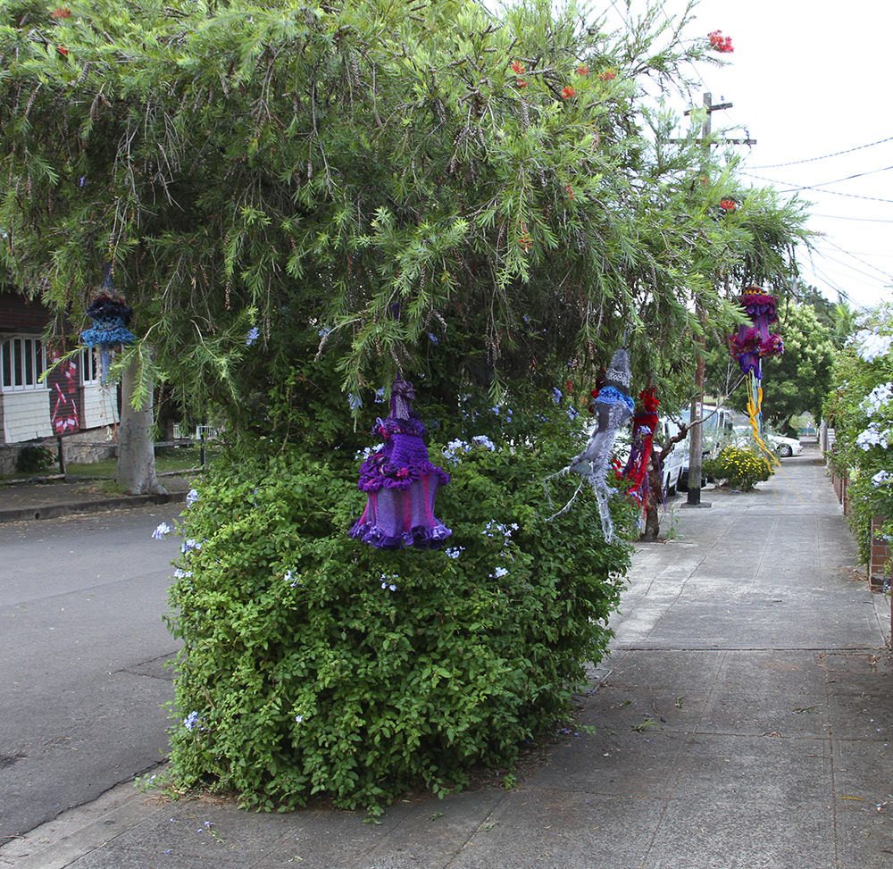 Margaret Mayhew: Suspended Sea Beasts (2012-13), Wire, yarn, fabric, bamboo lanterns