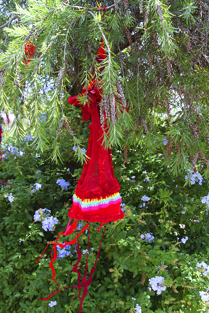 Margaret Mayhew: Suspended Sea Beasts (2012-13), Wire, yarn, fabric, bamboo lanterns