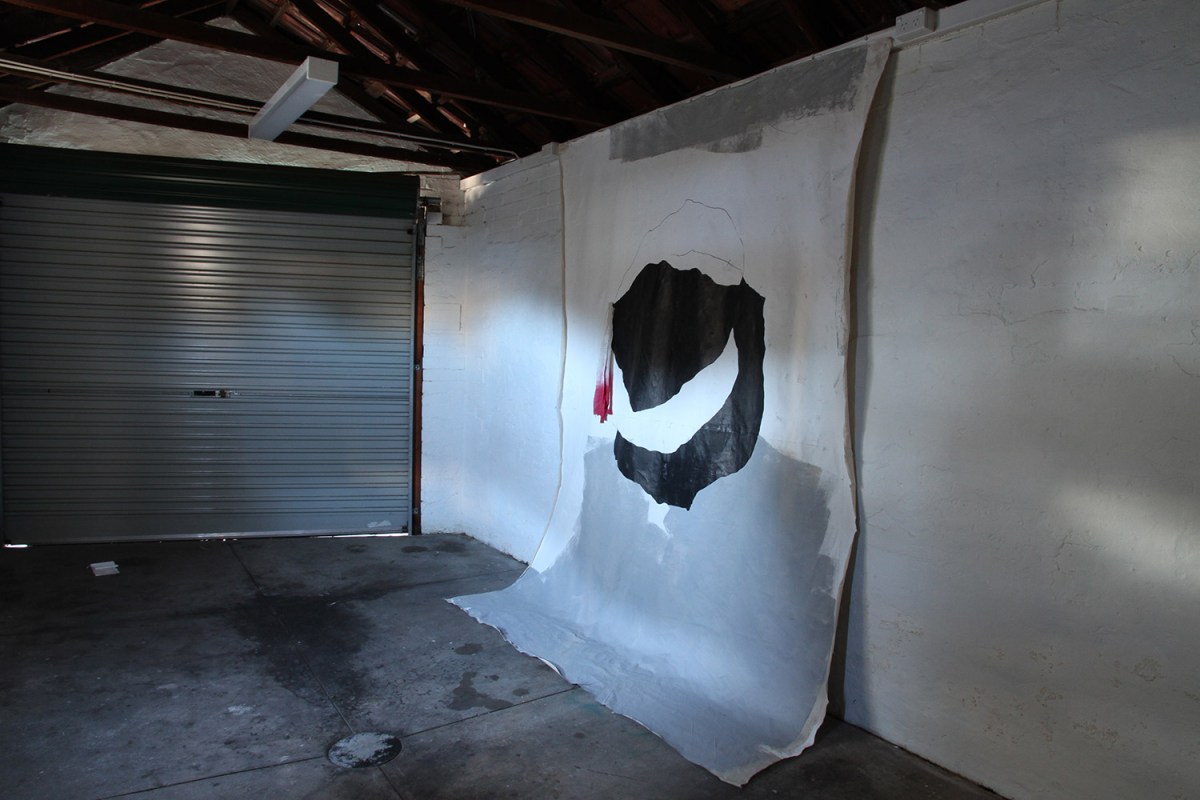 Salote Tawale, I’m Sitting With You, But, You’re Not There, 2016. Installation view.